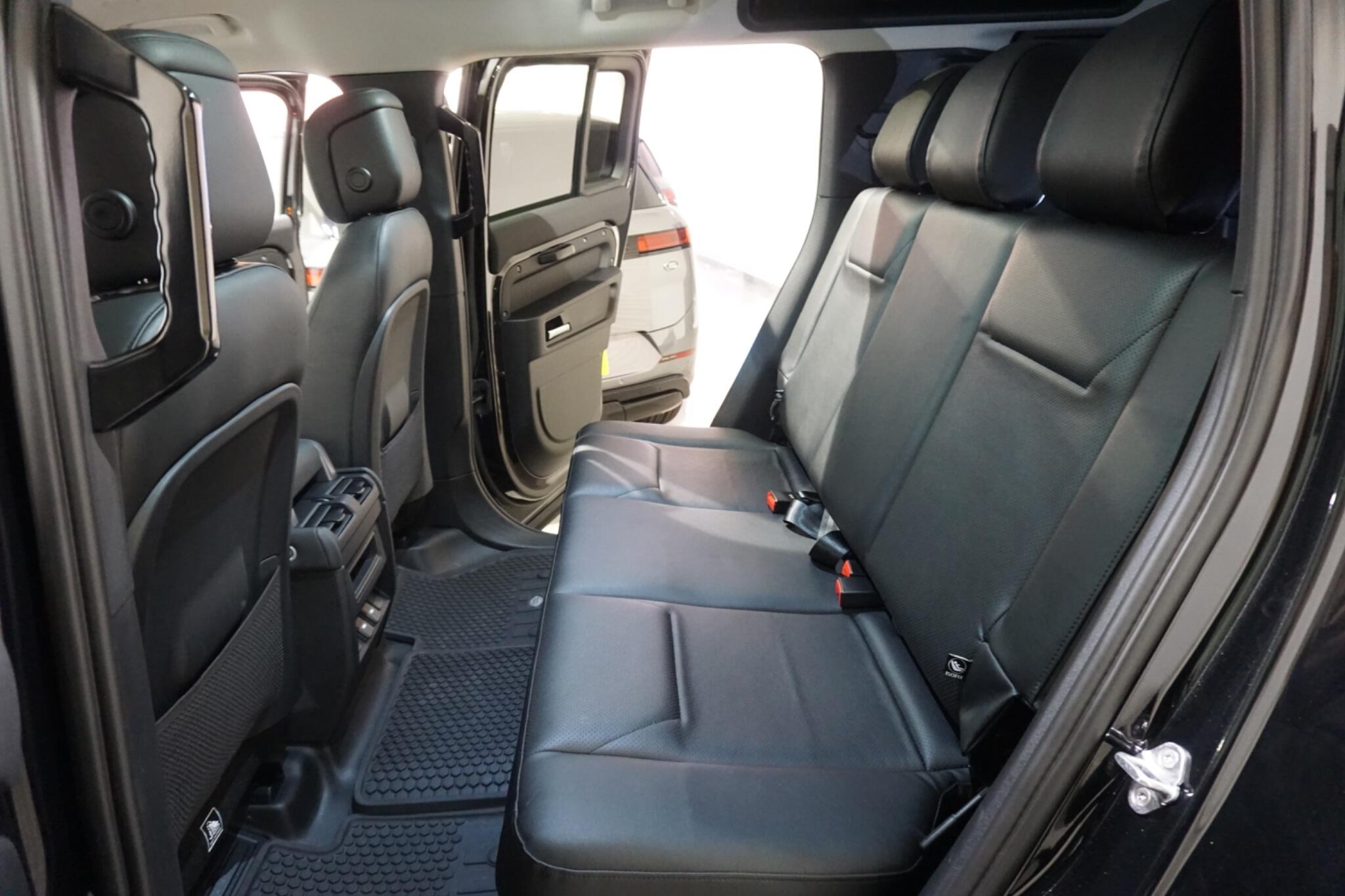 Land Rover Defender 110 3.0 D250 MHEV HSE Hard Top SUV 5dr Diesel Auto 4WD MWB Euro 6 (s/s) (250 ps)